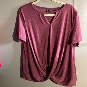 Shein maroon top. Key hole in the front knot at the bottom size XL